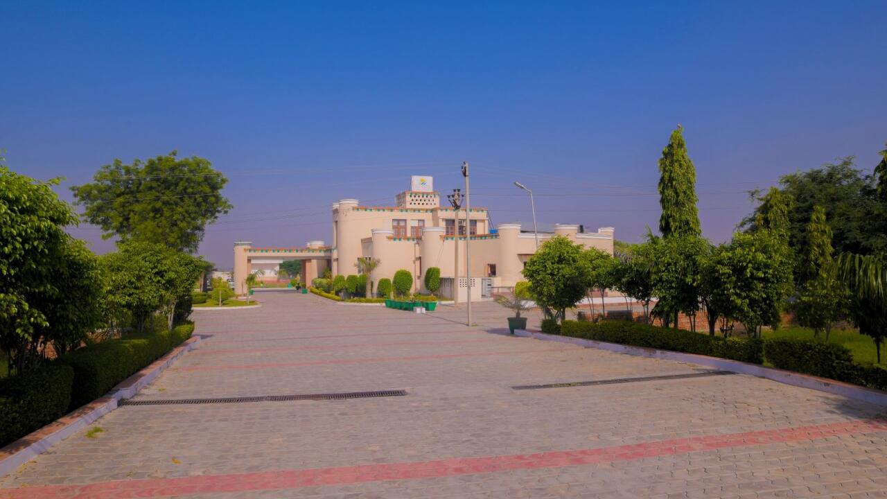 Tree House Resort, Neemrana
